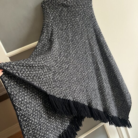 Dolce & Gabbana Cashmere Poncho - Picture 5 of 5